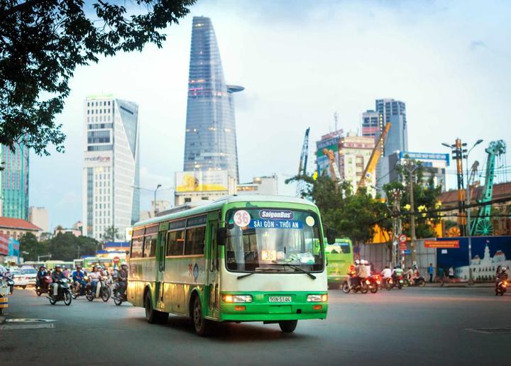 Có 1 kiểu áo quốc dân, dù - Cảm hứng video marketing từ Hotspot Matrix